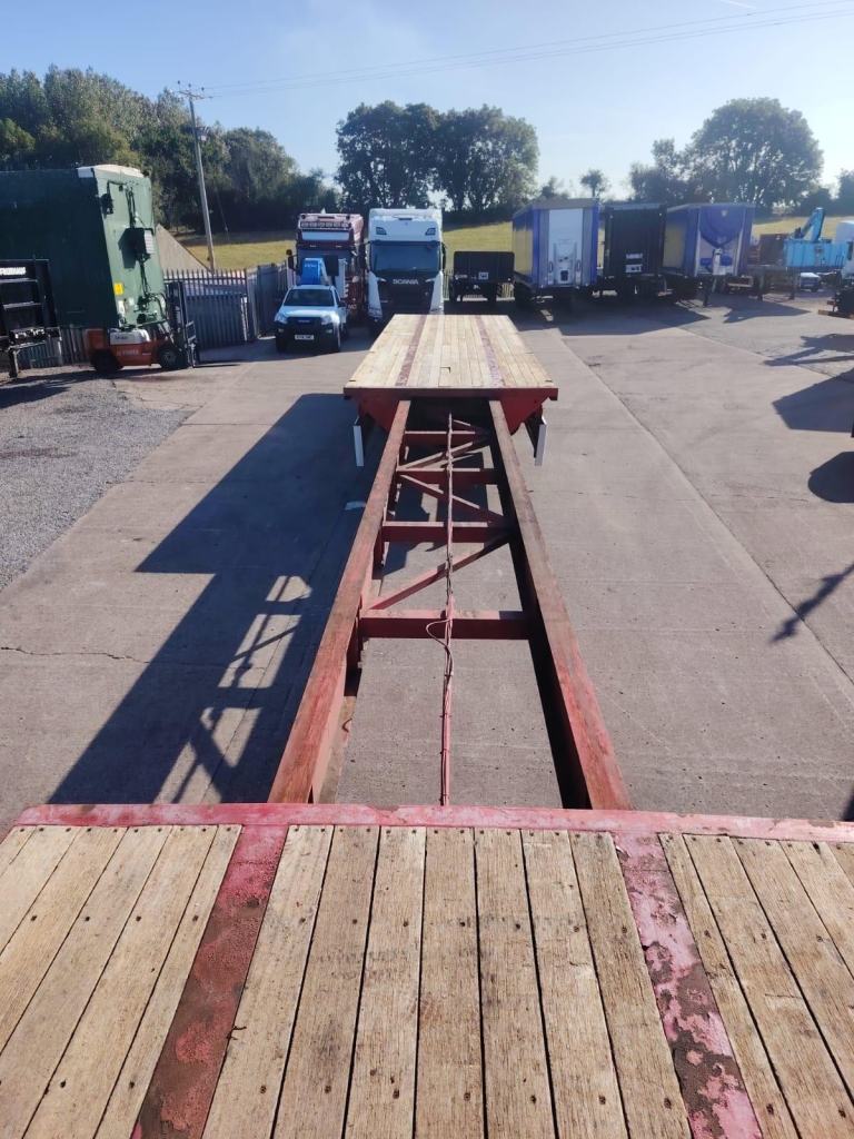 2014 Flat trailer extendable 45 foot to 70 foot Posts & sockets 