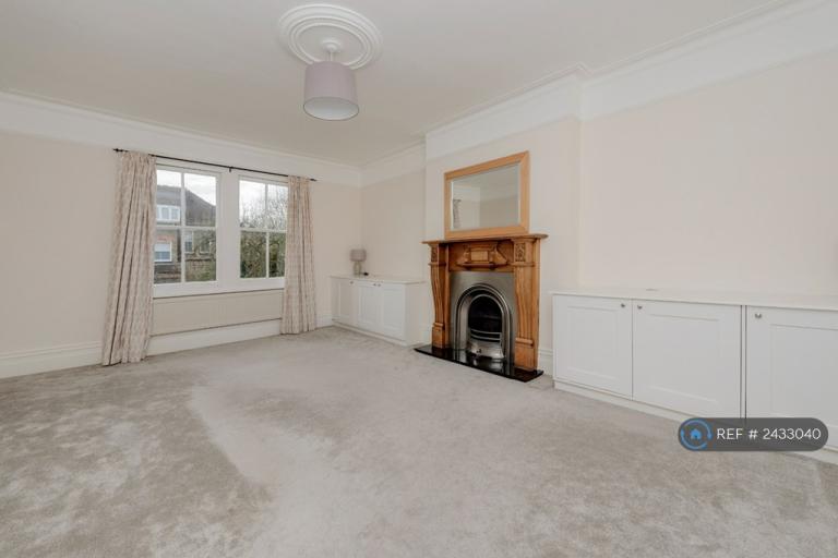 2 bedroom flat in Hazlewell Road, London, SW15 (2 bed) (#2433040)