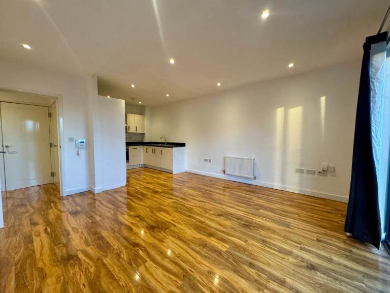 One-Bedroom Apartment – Imperial Drive, Rayners Lane, Harrow, HA2