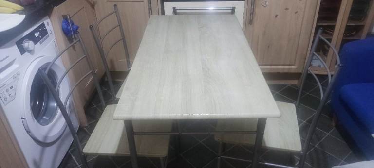 Dinning table and chairs 