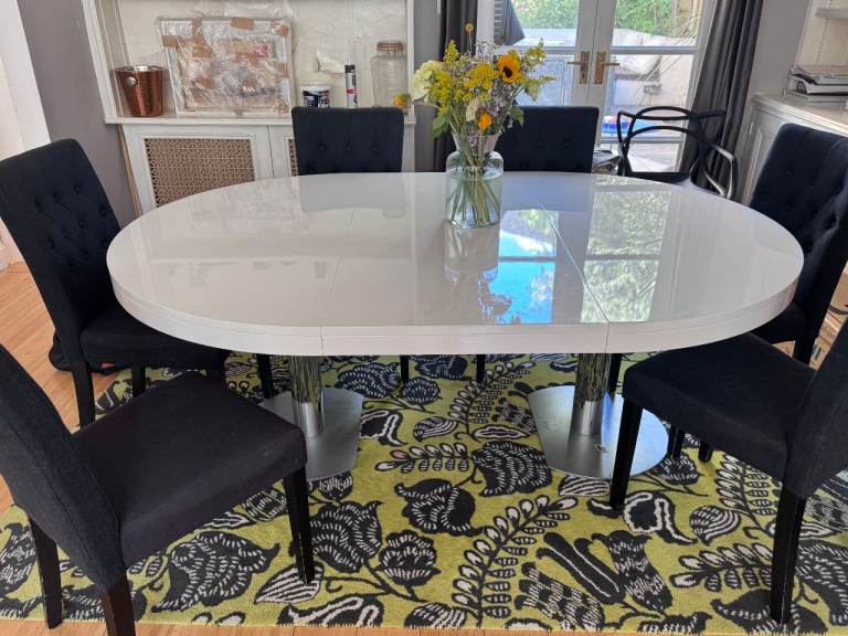 Heal’s Craft White Gloss Extending Dining Set. Table + 6 Chairs + Rug