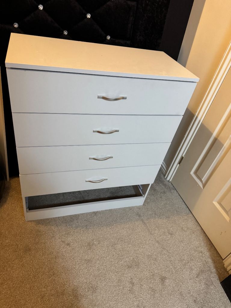 FREE chest of drawers