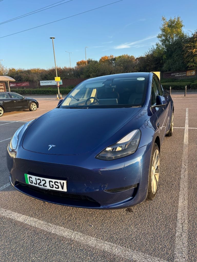 Tesla, MODEL Y, Long Range, enhanced autopilot. 