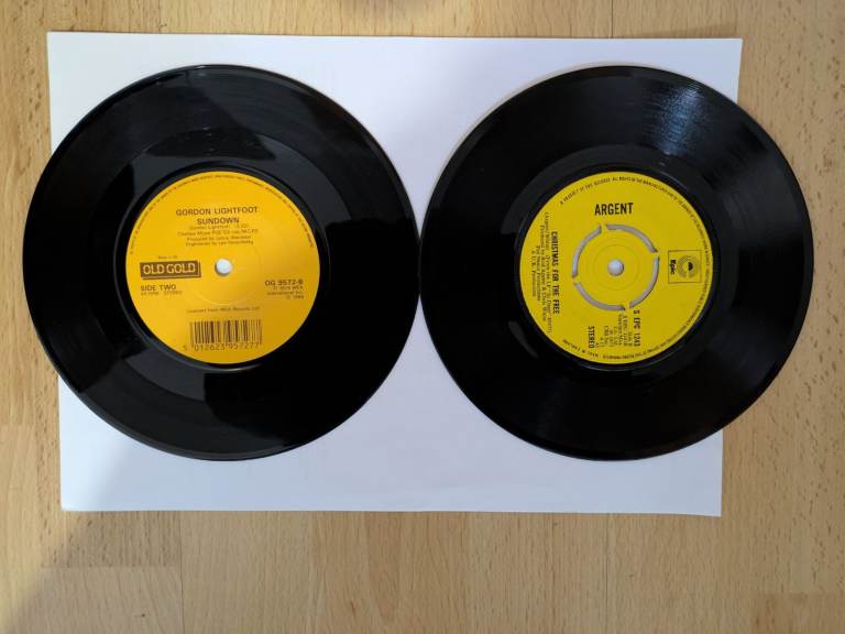 7 inch  singles;-Argent;Fleetwood mac;Focus;Gordon lightfoot;John Lennon;Paul young;Sutherland Bros