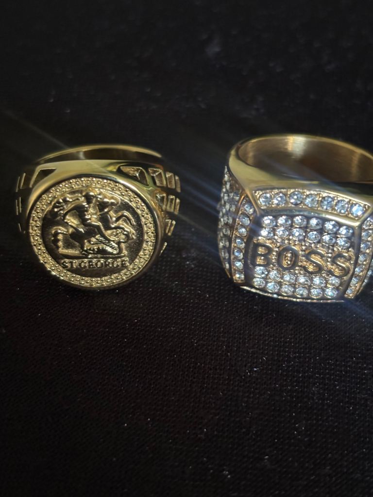 Pair men’s signet rings 