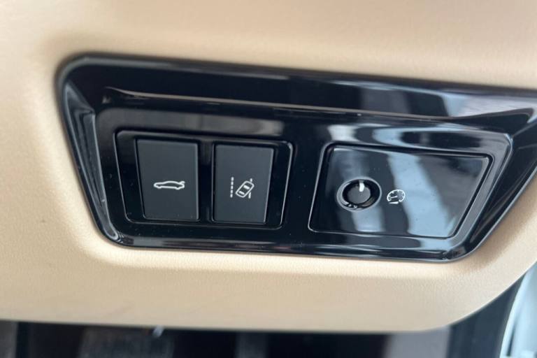 2018 Jaguar XF 2.0d Prestige Saloon 4dr Diesel Auto Euro 6 (s/s) (180 ps) Rear Parking Aid Saloon...