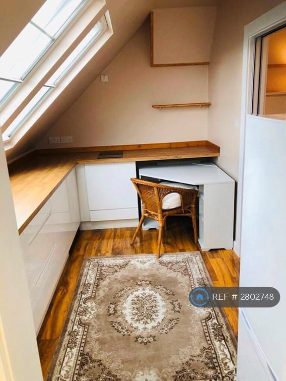 Studio flat in Hendon Way, London, NW2 (#2802748)