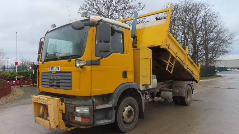 2008 MAN TGM 224 15 tonne tipper tool box crane 3 seats euro4 manual