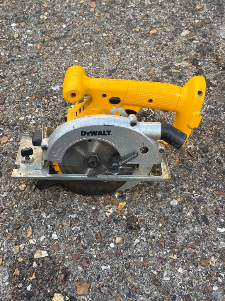 DEWALT DW936 18V Circular Saw – Yellow, Good Condition