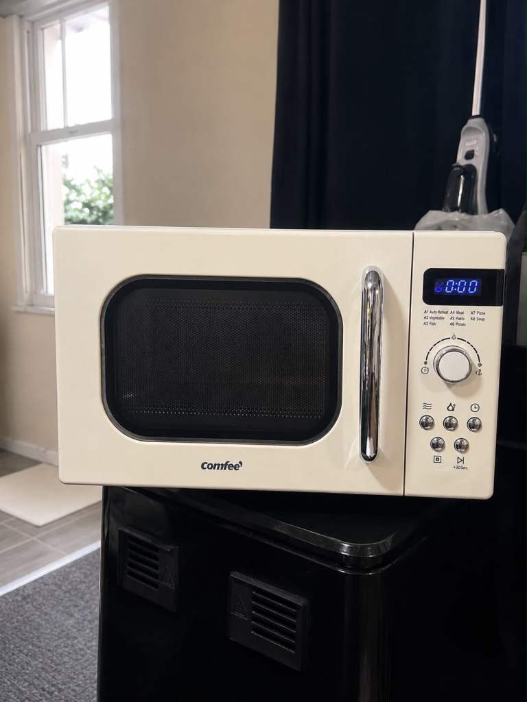 Comfee Microwave Oven CM-M202RAF(CM) 20L – Cream, Brand New