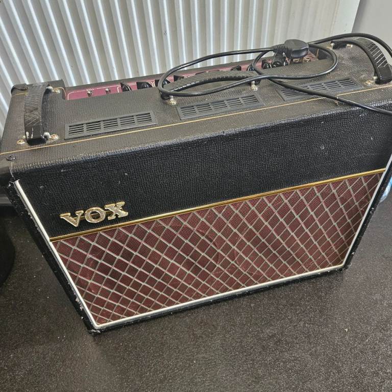 VOX Guitar Amplifier - Bass needs repairing Classic Look