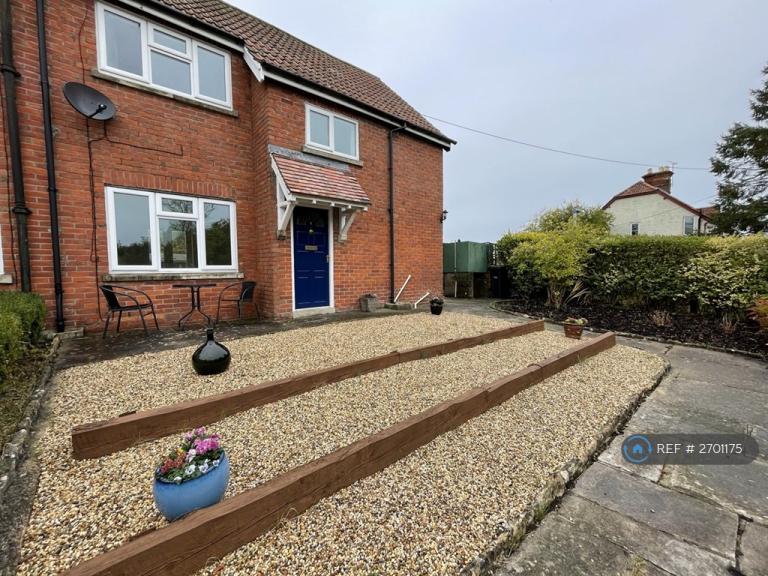 3 bedroom house in Ballingers, Urchfont, Devizes, SN10 (3 bed) (#2701175)