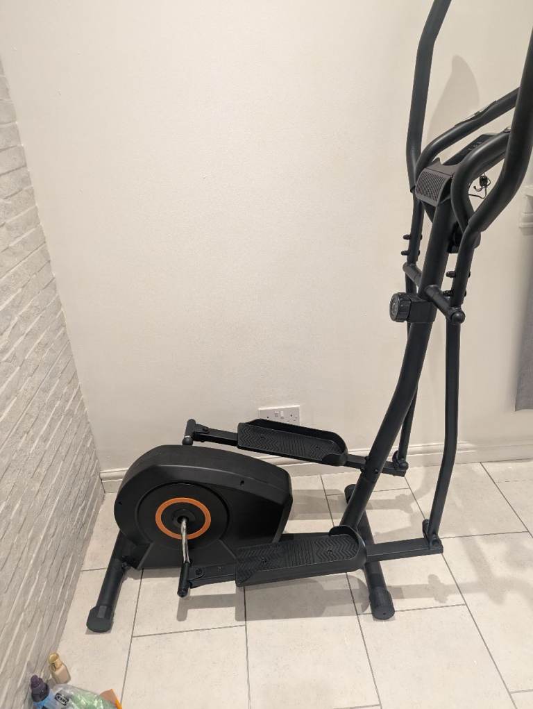 Compact cross trainer/epilectiacal machine for exercise 