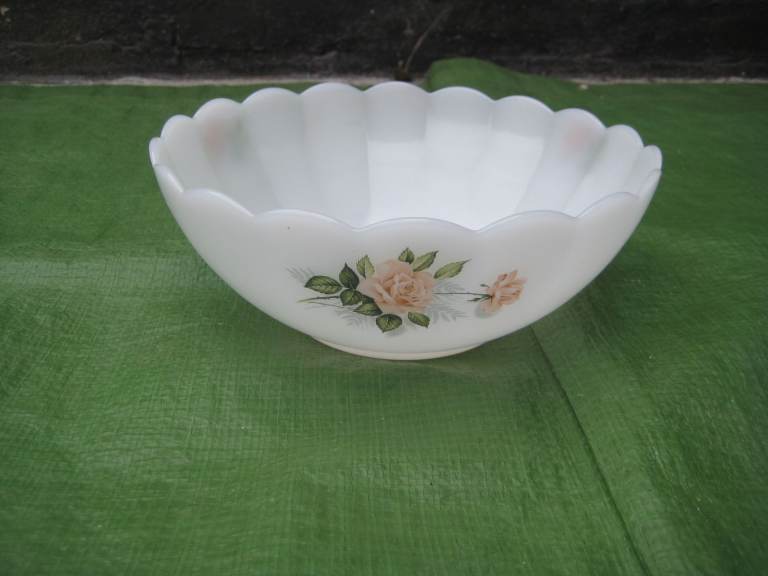 White Agropal Decorative Bowl for £4.00