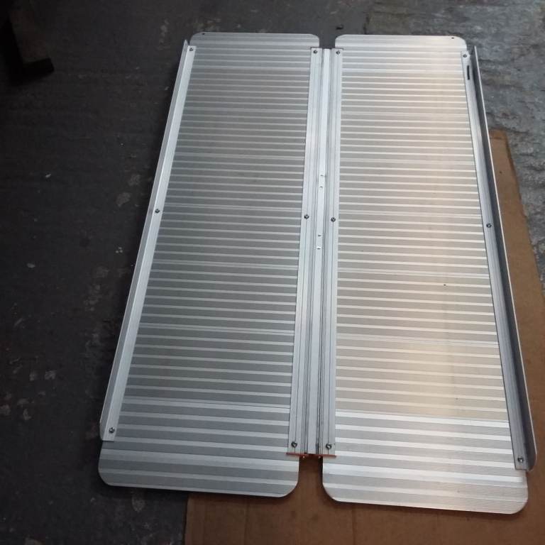 Car loading ramp, foldable