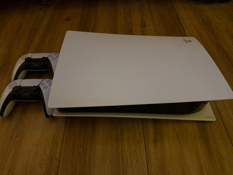 Playstation 5 Disc edition 825gb + 4games on disc 