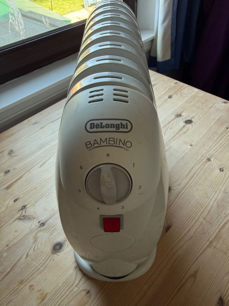 De'Longhi Bambino 800w compact oil filled radiator