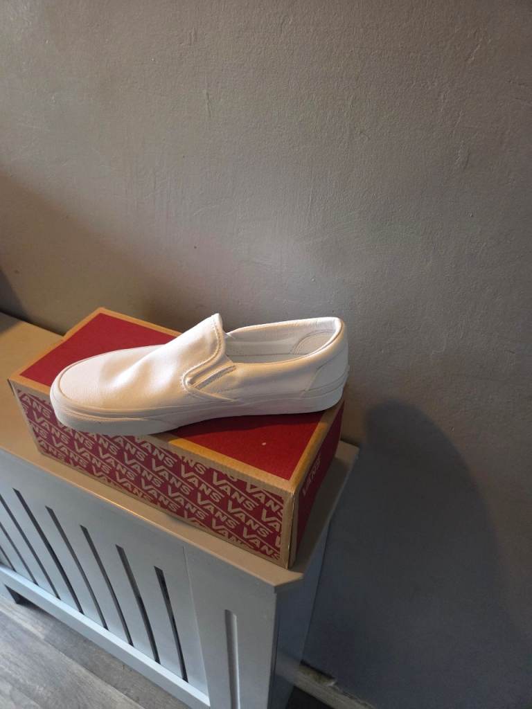 Vans Classic Slip-On Trainers – UK 8, New with Box