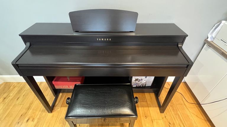 Yamaha Clavinova CLP-430 Digital Piano – Excellent – Watford