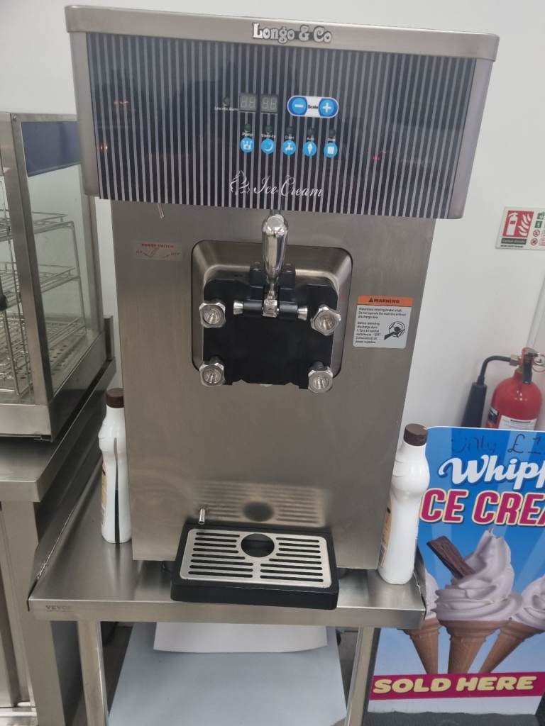 Ice cream machine 