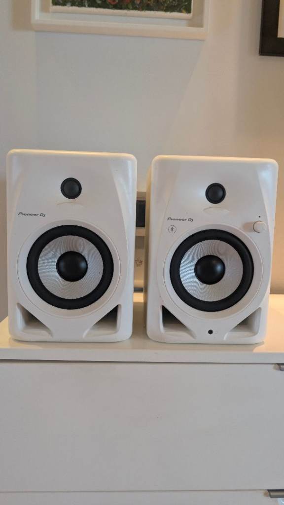*FOR SPARES ONLY* Pioneer DJ DM-50D-BT-W Speakers – White
