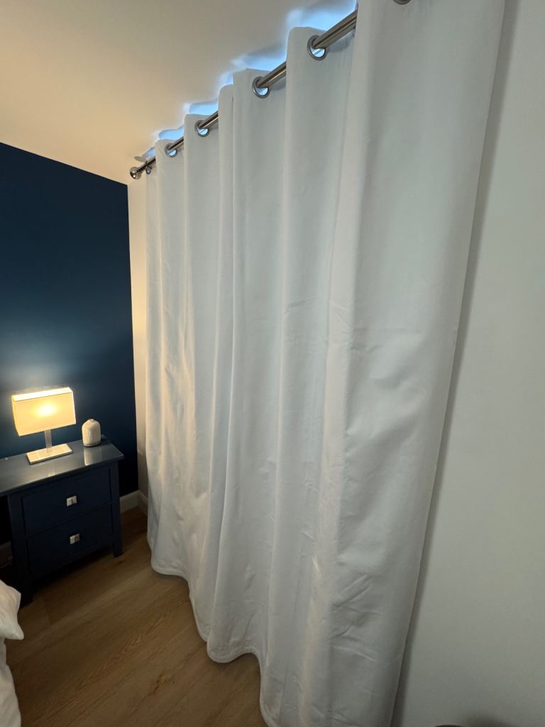 Curtains and curtain pole