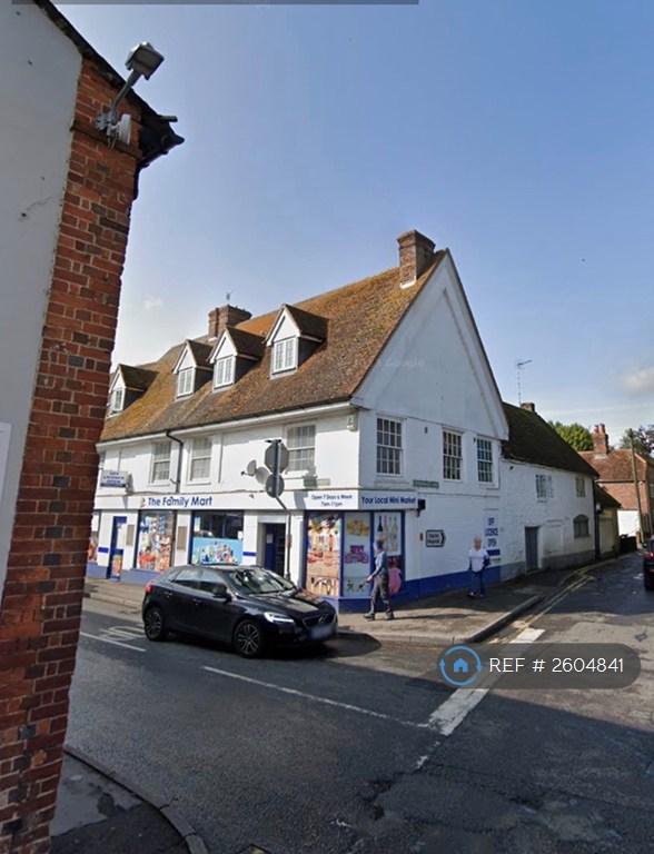 2 bedroom flat in Market Place, Lambourn, Hungerford, RG17 (2 bed) (#2604841)