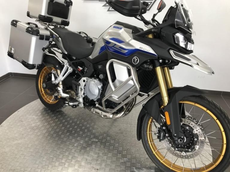 VOGE DS900X IN SILVER AND BLUE, 2024/74, JUST 1,891 MILES WITH FSH