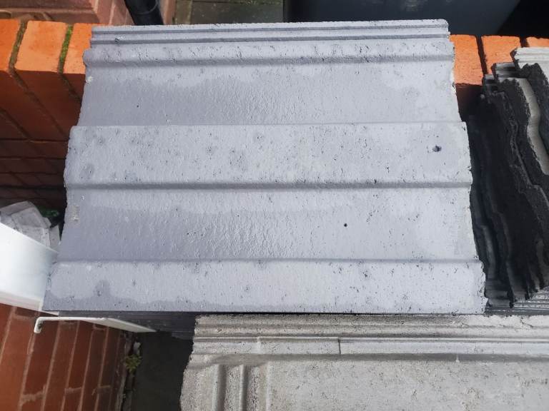 Good Condition Grey Concrete Roof Tiles - Good Quality unused