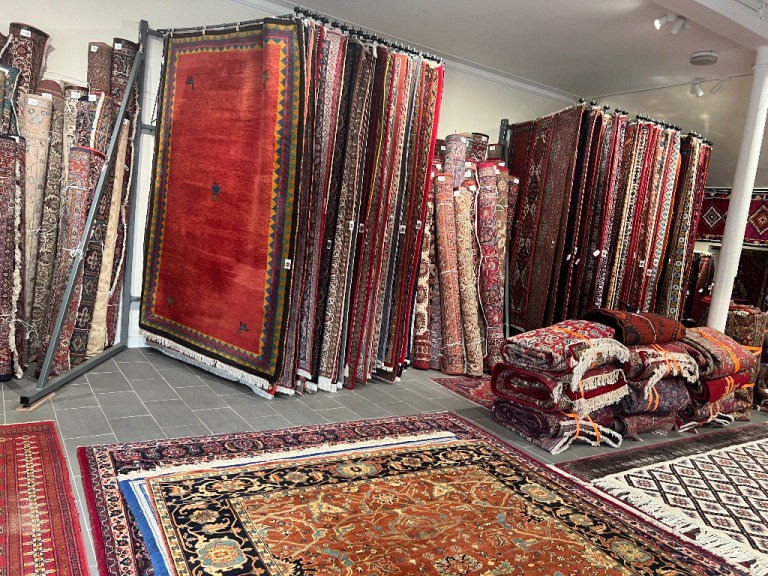 Massive hand made rug 370x550cm