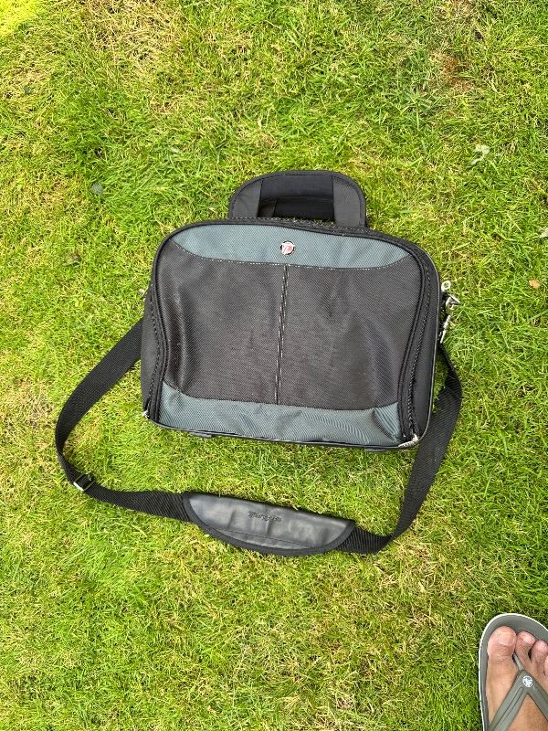 TRAGUS Black Laptop Bag with Shoulder Strap – Good Condition