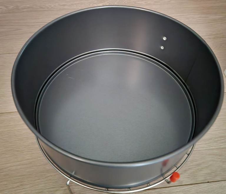  25cm springform cake tin