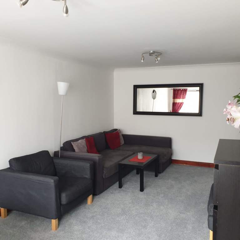 Very spacious 2 bed flat in Aberdeen city centre with gated garage included