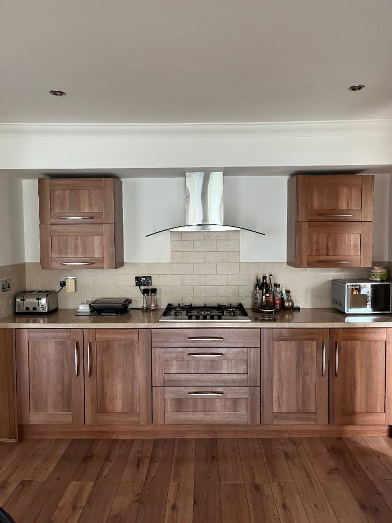 Shaker walnut kitchen doors and drawer front