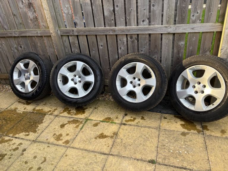 Land Rover discovery sport alloy wheels and tyres (Pirelli)