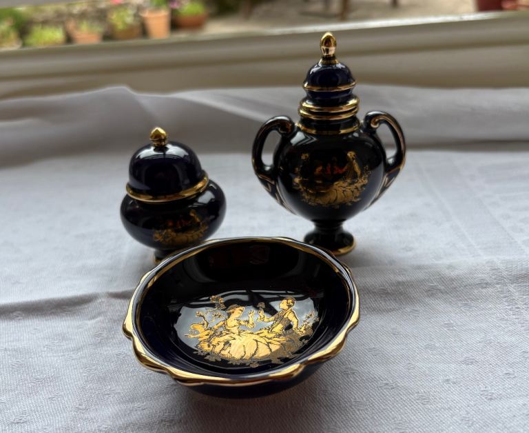 3  Cobalt Blue miniatures from Woulind ,Chile