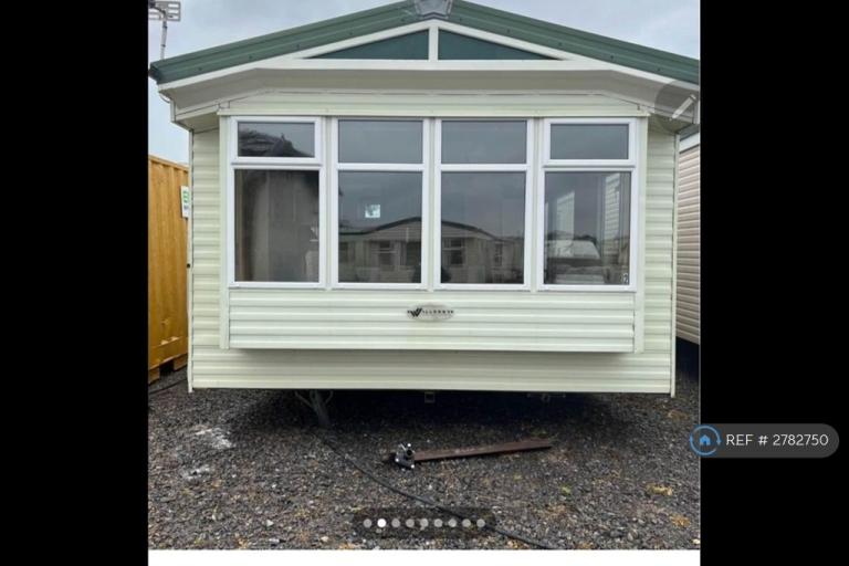 1 bedroom house in Dunsfold, Godalming, GU8 (1 bed) (#2782750)