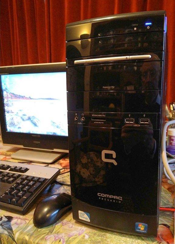 Desktop PC with TV(15 inch +Freeview), keyboard and mouse