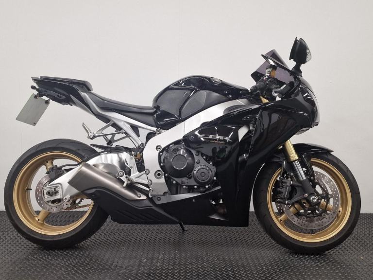 2010 HONDA FIREBLADE 1000RR ** 2 OWNERS - LOW MILEAGE - 2 KEYS **