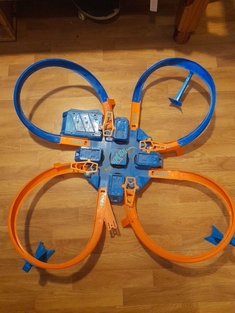 Hot wheels track and toy cars