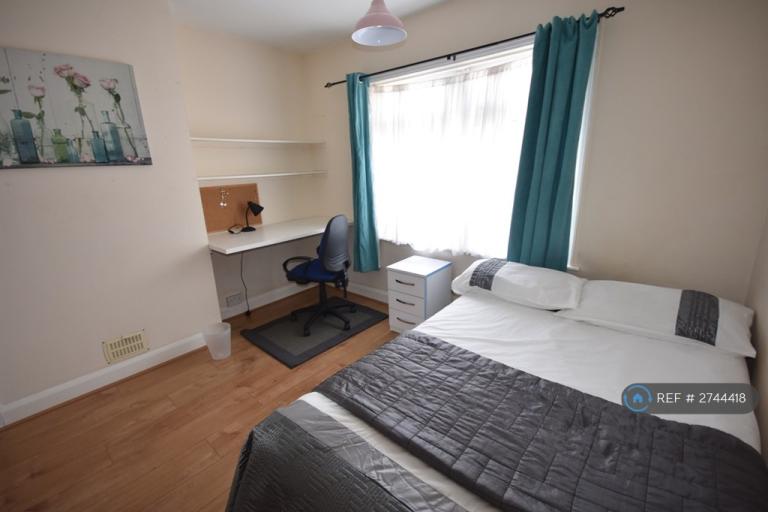 4 bedroom house in Begonia Road, Southampton, SO16 (4 bed) (#2744418)