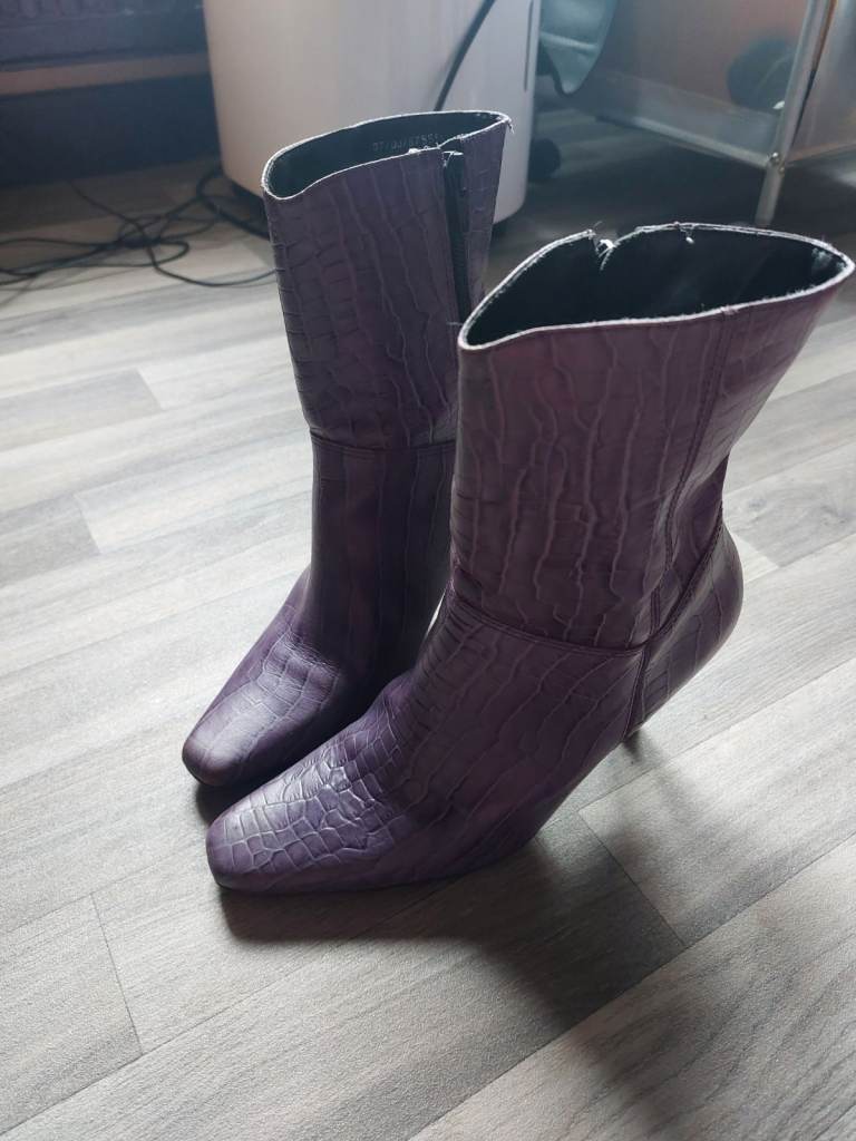 Purple size 4 boots