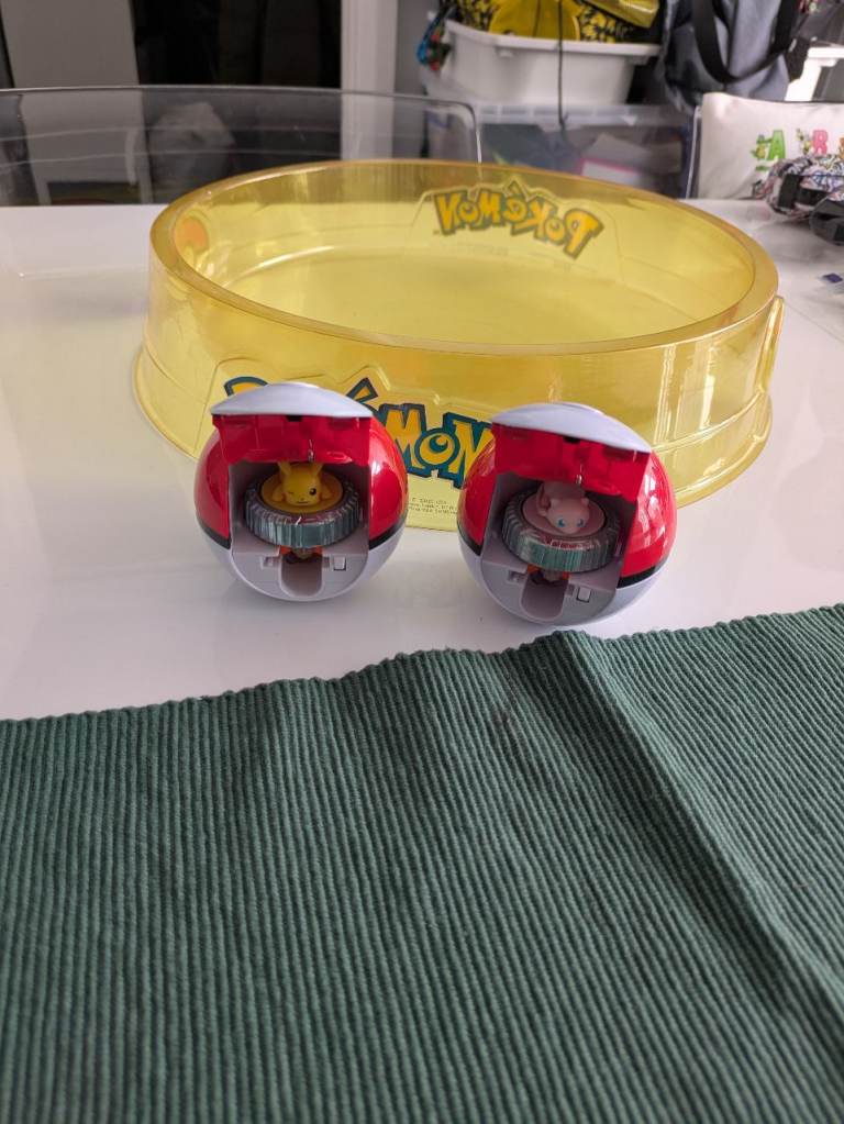 Pokémon Battle Arena & Poké Balls – Good Condition