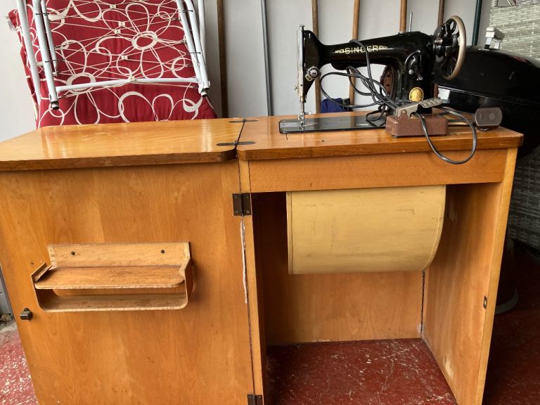 Vintage singer sewing machine in cabinet