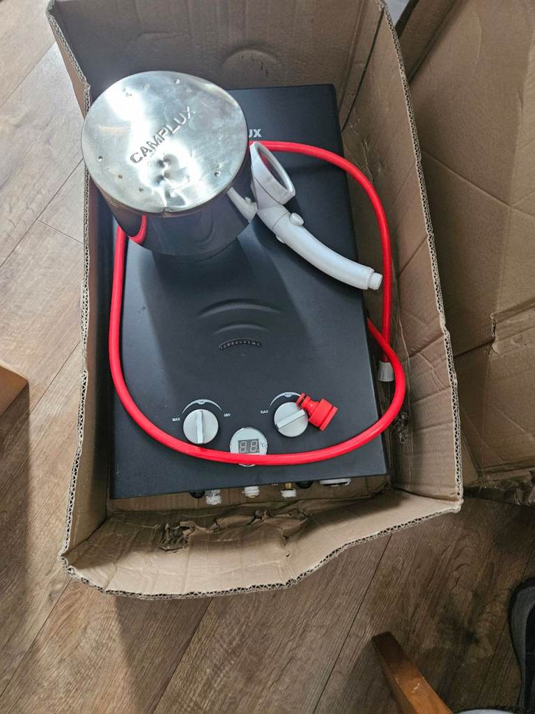 Camplux Portable LPG Hot Water Heater – High Capacity – Like New