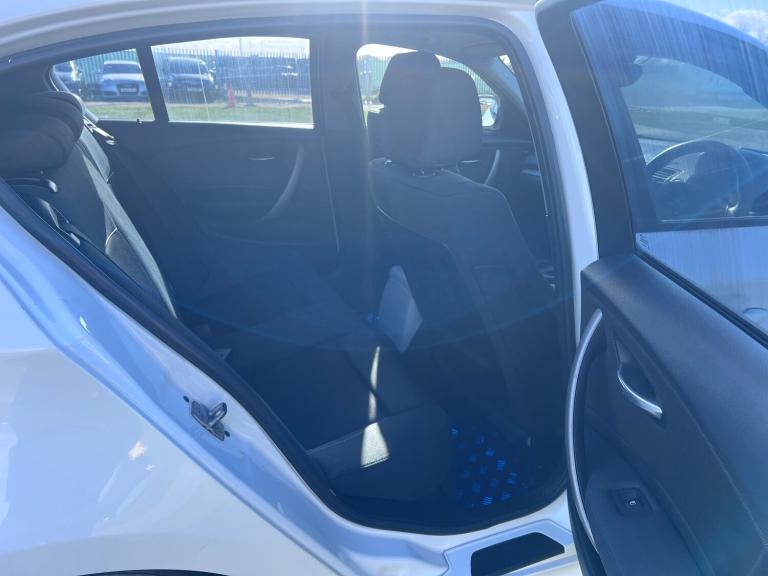 2010 BMW 1 Series 2.0 116i Sport Hatchback 5dr Petrol Steptronic Euro 5 (122 ps)