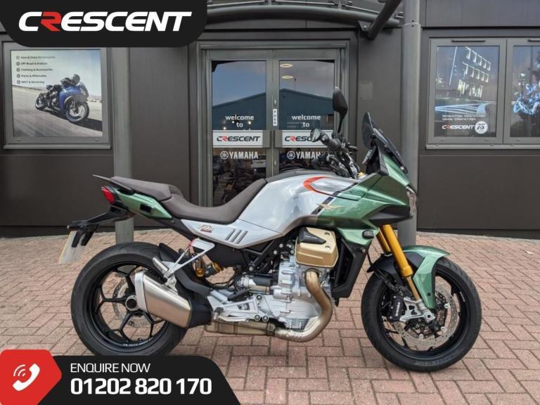 MOTO GUZZI V100 MANDELLO S 2023 - 3 SERVICE ENTRIES - TOP SPEC S MODEL - GREEN