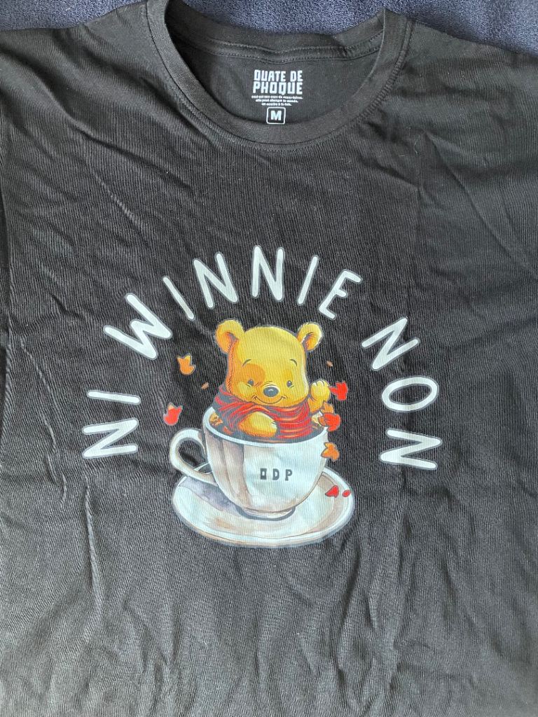 Ouarte de Phoque Winnie the Pooh T-shirt – Women's M, As New
