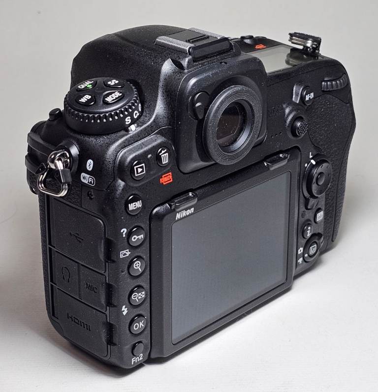 A brand new Nikon D500 body. 14 shutter actuations !