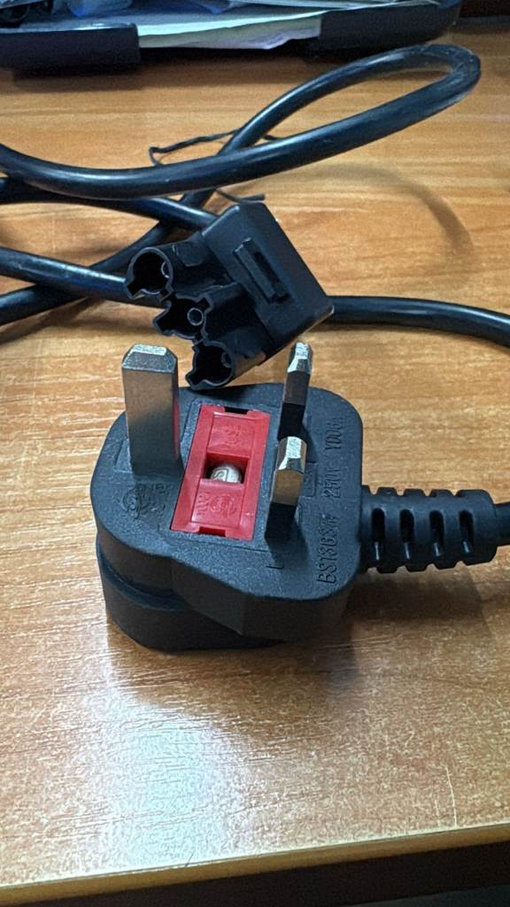 Lot of 10 Mains Leads 3m - £25+VAT